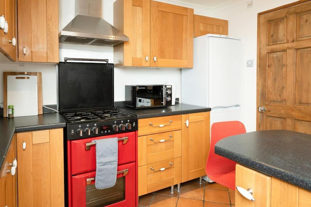 3 Bedroom Home Close To Town Centre With Wifi & Garden Royal Tunbridge Wells Eksteriør bilde
