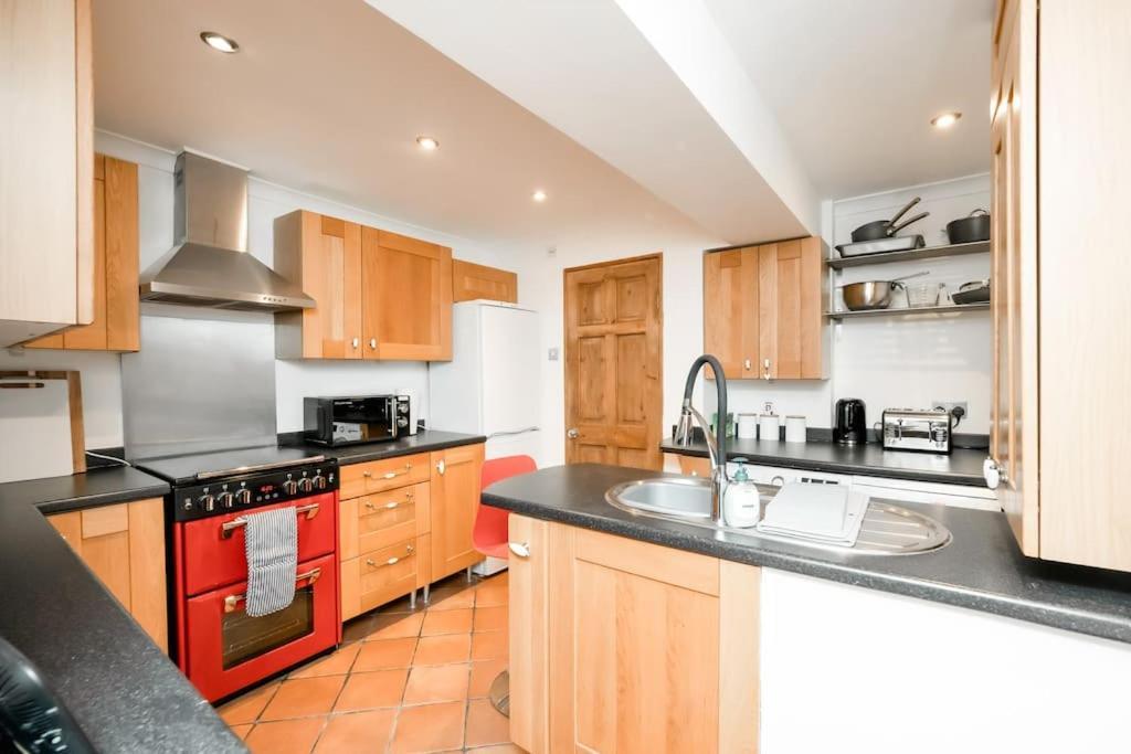 3 Bedroom Home Close To Town Centre With Wifi & Garden Royal Tunbridge Wells Eksteriør bilde