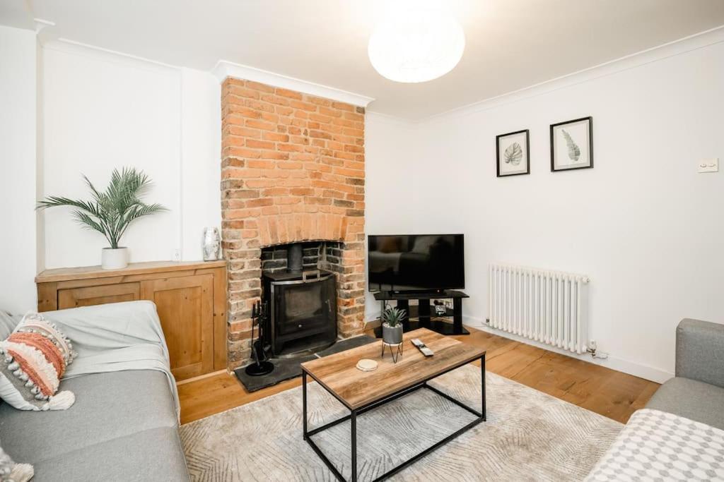 3 Bedroom Home Close To Town Centre With Wifi & Garden Royal Tunbridge Wells Eksteriør bilde