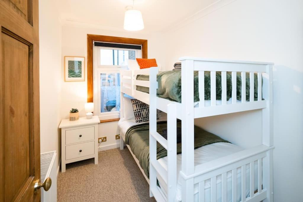 3 Bedroom Home Close To Town Centre With Wifi & Garden Royal Tunbridge Wells Eksteriør bilde
